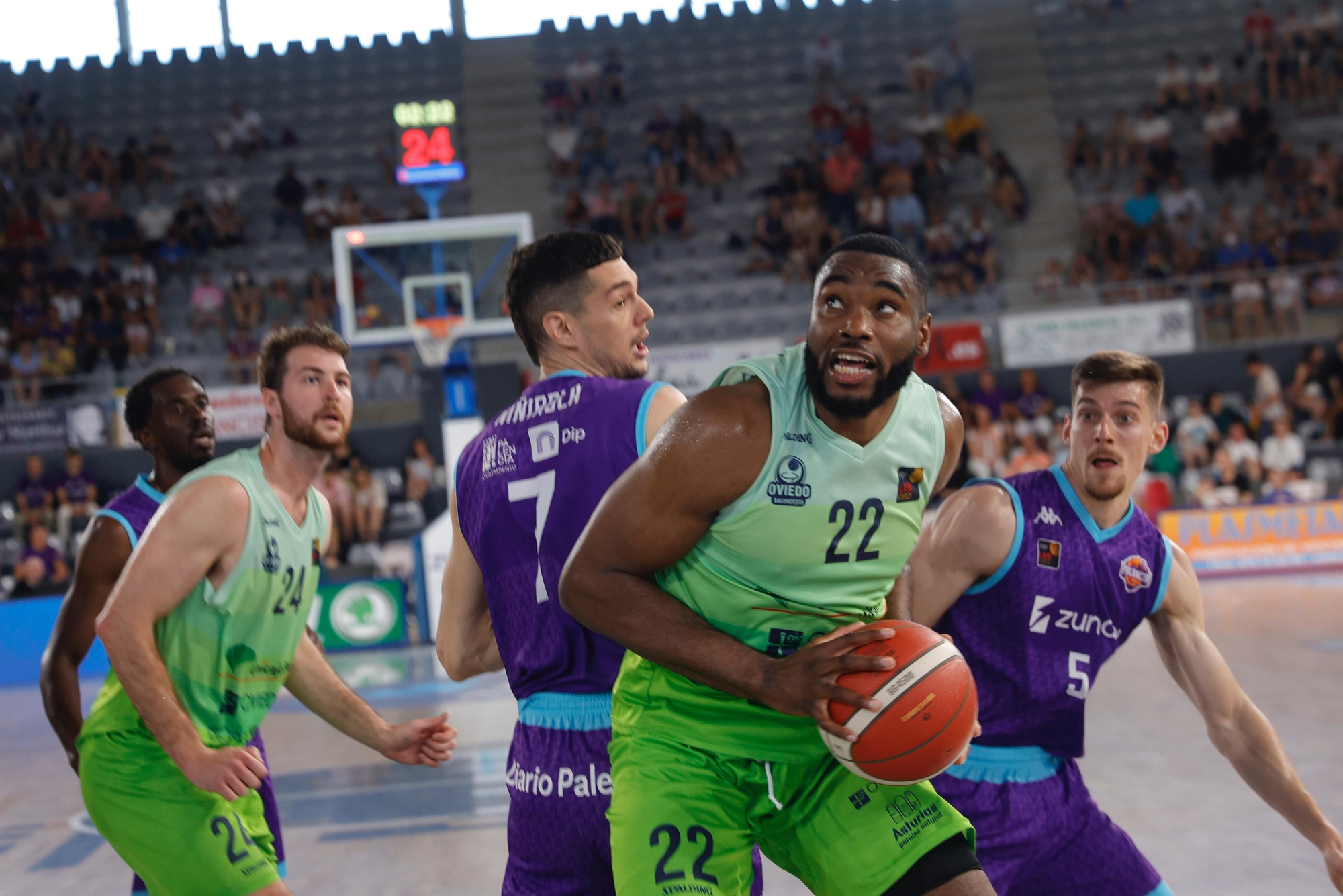 El Unicaja Banco Oviedo vuelve a perder en Palencia en el play-off de ascenso a la ACB