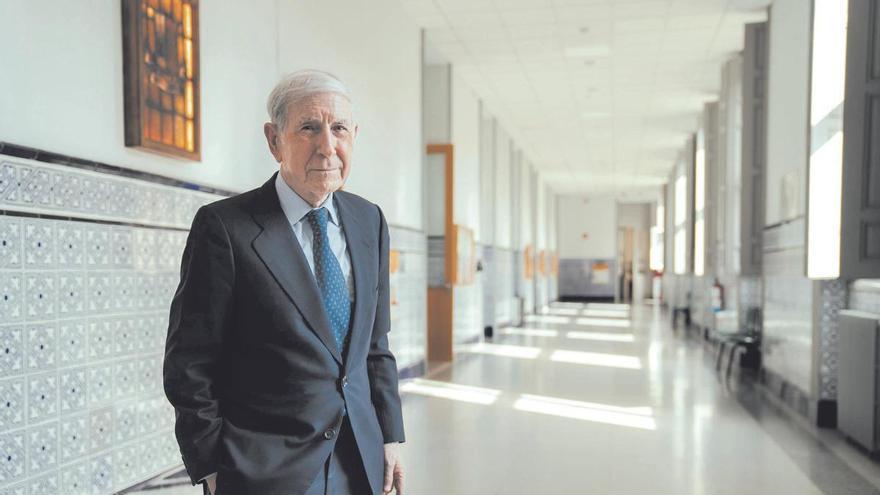 Shlomo Ben-ami, exministro israelí de Asuntos Exteriores: «Cuando aparece este individuo, Netanyahu, apago la televisión»