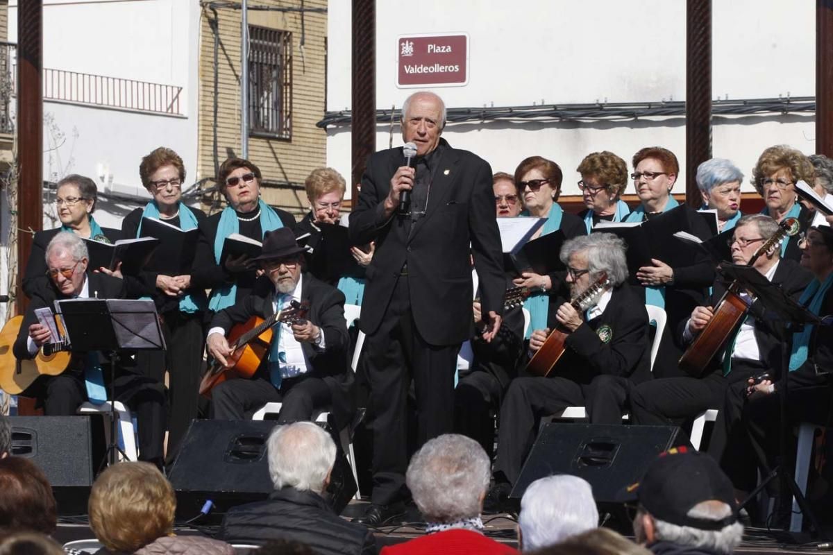 Valdeolleros inaugura la nueva 'plaza de los ovnis'