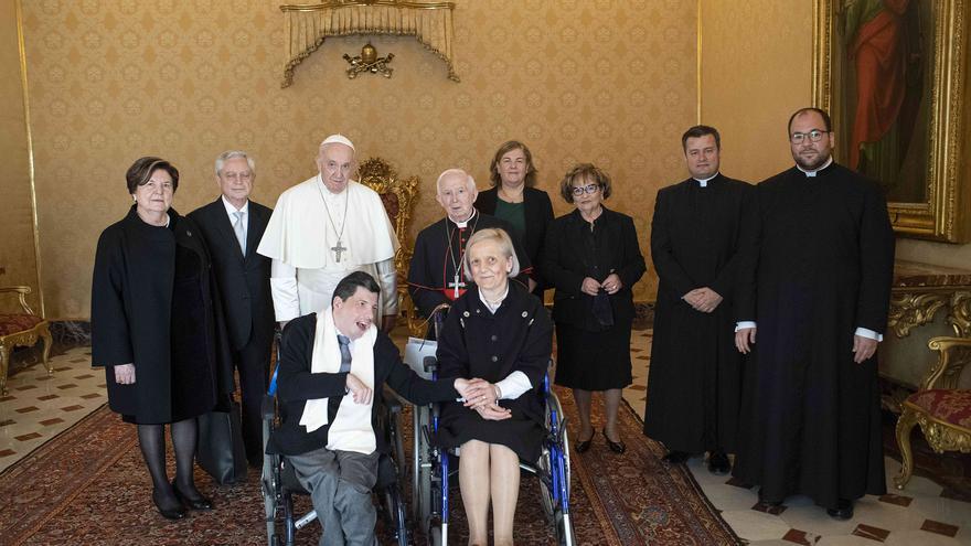 El Papa Francisco recibe en audiencia a un joven valenciano con parálisis cerebral