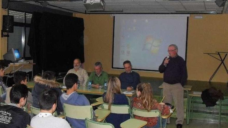 Charla ofrecida ayer al alumnado en el IES Rodeira. // Gonzalo Núñez