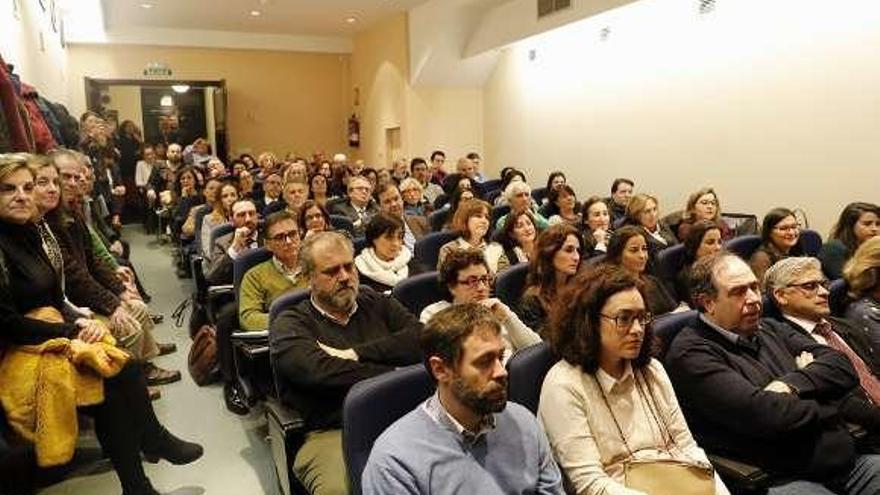 Público asistente a la conferencia en el Colegio de la Abogacía.