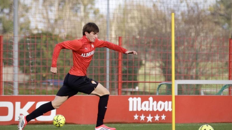 Andrés Cuenca se acerca al Sporting para cerrar la defensa