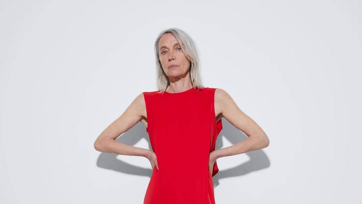 4 vestidos de rebajas de Adolfo Domínguez para invitada que mejor sientan a  los 50 años - Woman