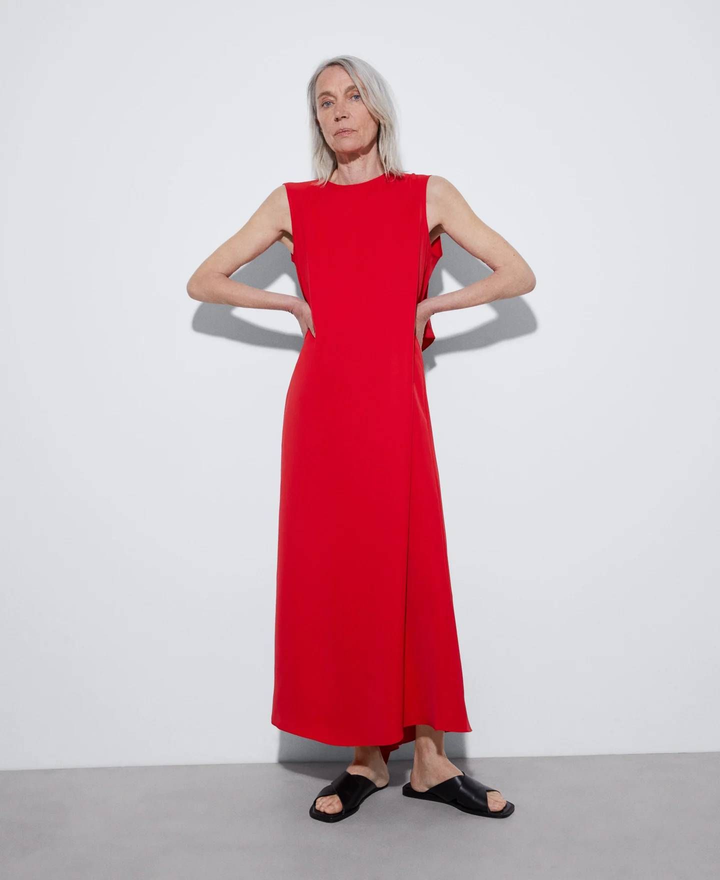 4 vestidos de rebajas de Adolfo Domínguez para invitada que mejor sientan a  los 50 años - Woman
