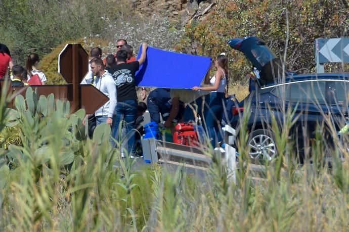 17-03-2019 SAN BARTOLOMÉ DE TIRAJANA. Accidente. Choca un coche contra tres motos.   Fotógrafo: ANDRES CRUZ  | 17/03/2019 | Fotógrafo: Andrés Cruz