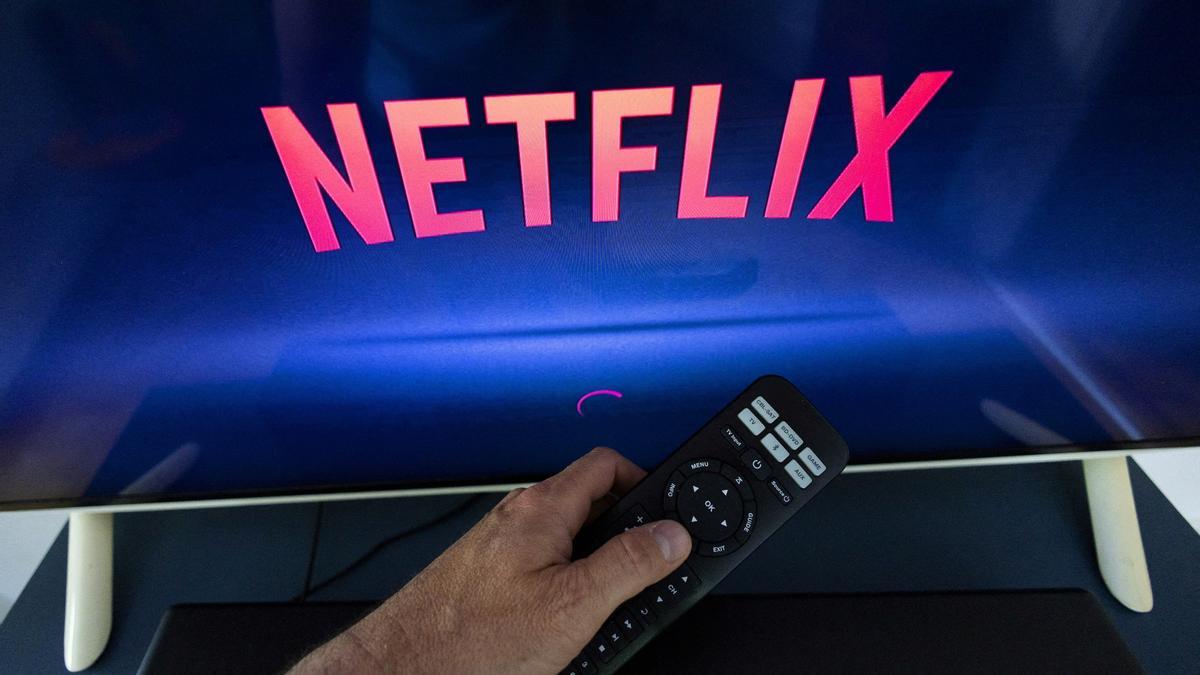 Cómo Ver Netflix en una TV No Compatible con la App Porque No es SmartTV 