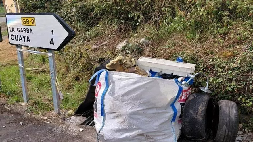 Basura fuera de los contenedores y vertederos ilegales en Grado: el Ayuntamiento recuerda que incumplir las normativas conlleva sanciones