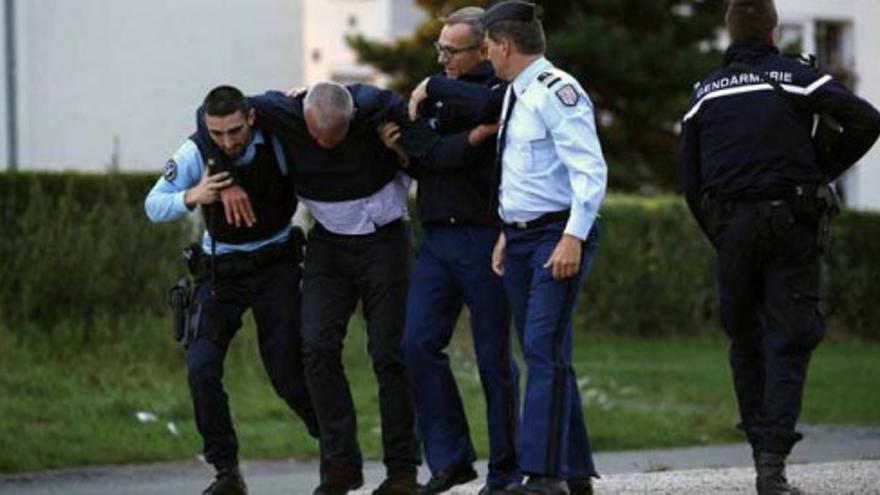 Un hombre mata a cuatro personas en un campamento gitano francés