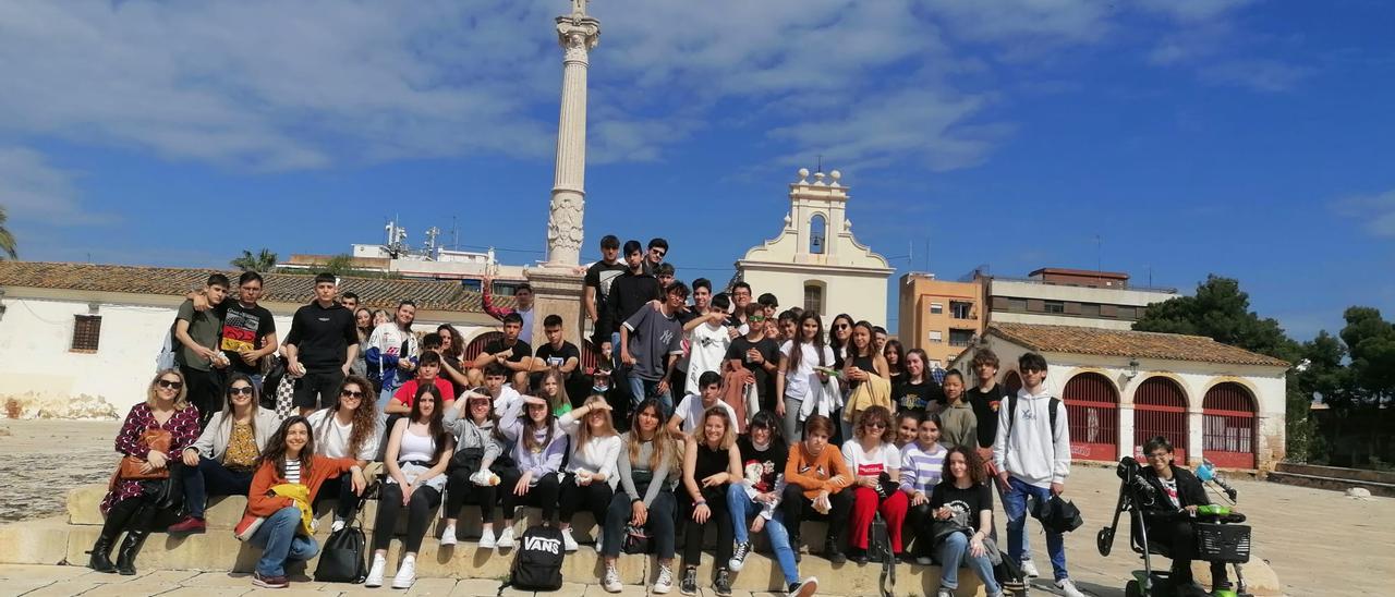 El IES Vicent Andrés Estellés y el IES Altaia en el Patio de los Silos.