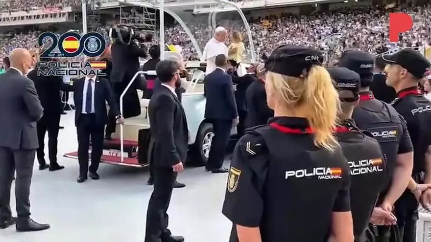 El dispositivo de la Policía Nacional para garantizar la seguridad de la vigilia del Papa en el Estadi Olímpic