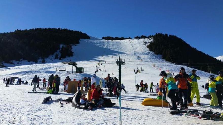 Imatge panoràmica d&#039;una de les pistes de l&#039;estació d&#039;esquí de La Molina