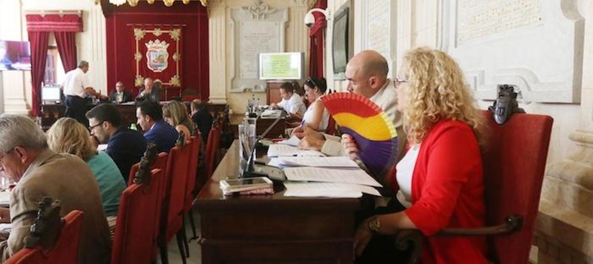 El pleno corrige al alcalde y acuerda que se cumpla la sentencia  sobre el metro