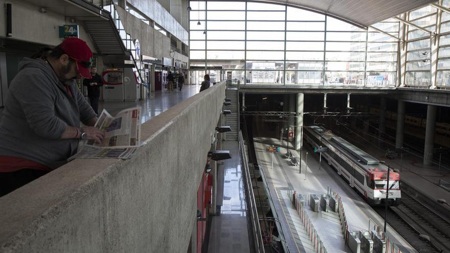 Fomento ampliará en junio de cuatro a doce los trenes de Castelló y Vinaròs