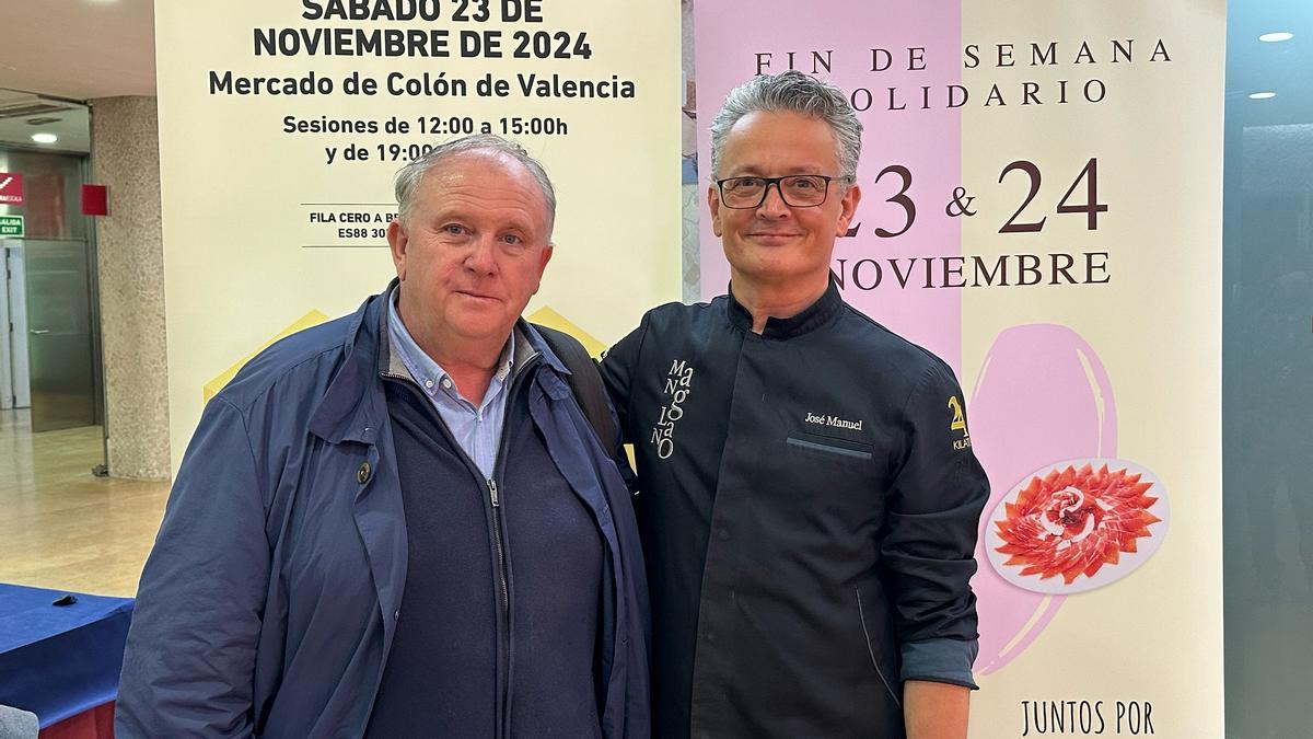 El crítico gastronómico Pedro Mocholí y José Manuel Manglano, presidente de la Asociación de Comerciantes del Mercado de Colón.
