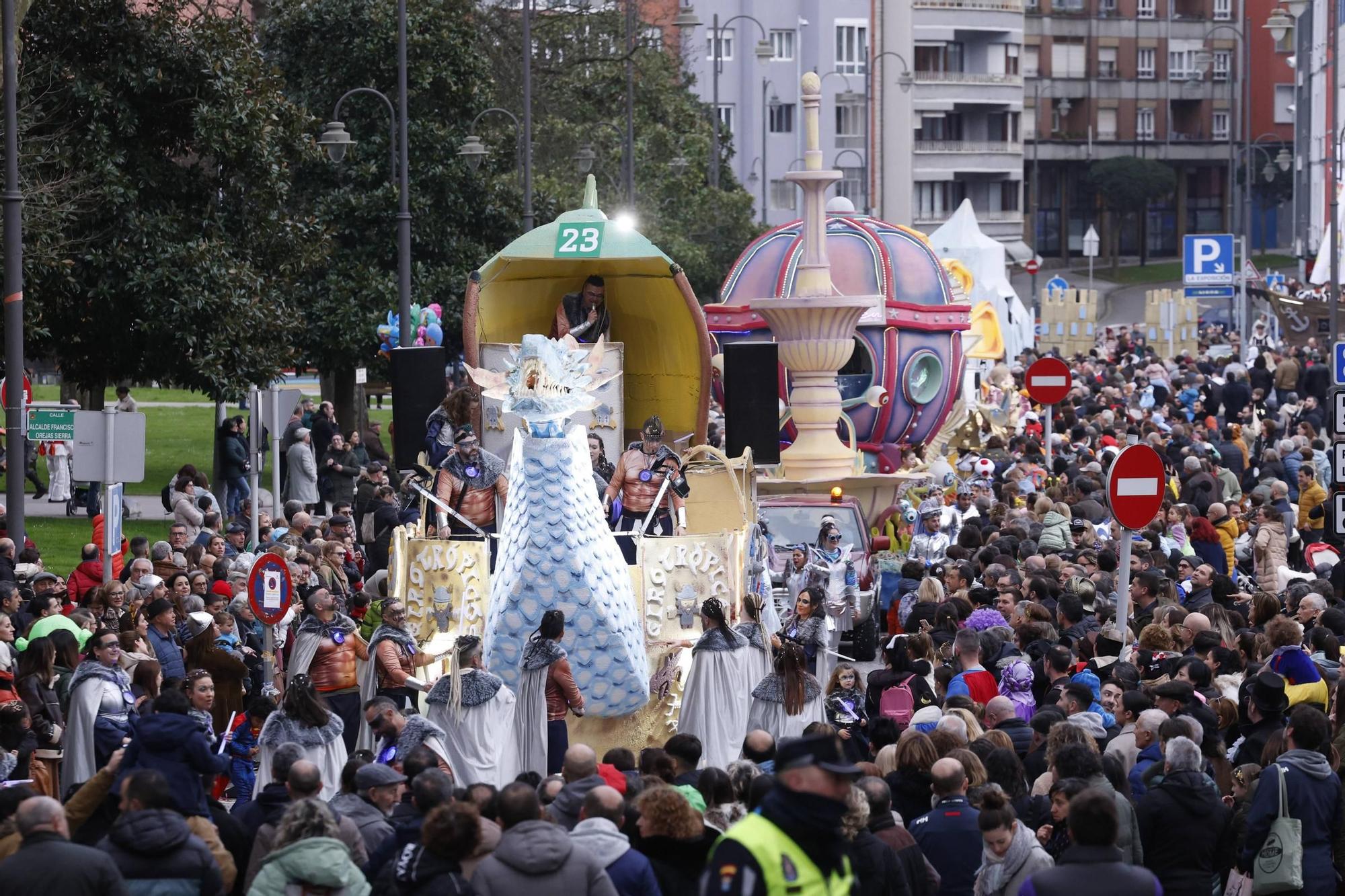 EN IMÁGENES: Así se ha vivido el multitudinario desfile de Antroxu de Avilés
