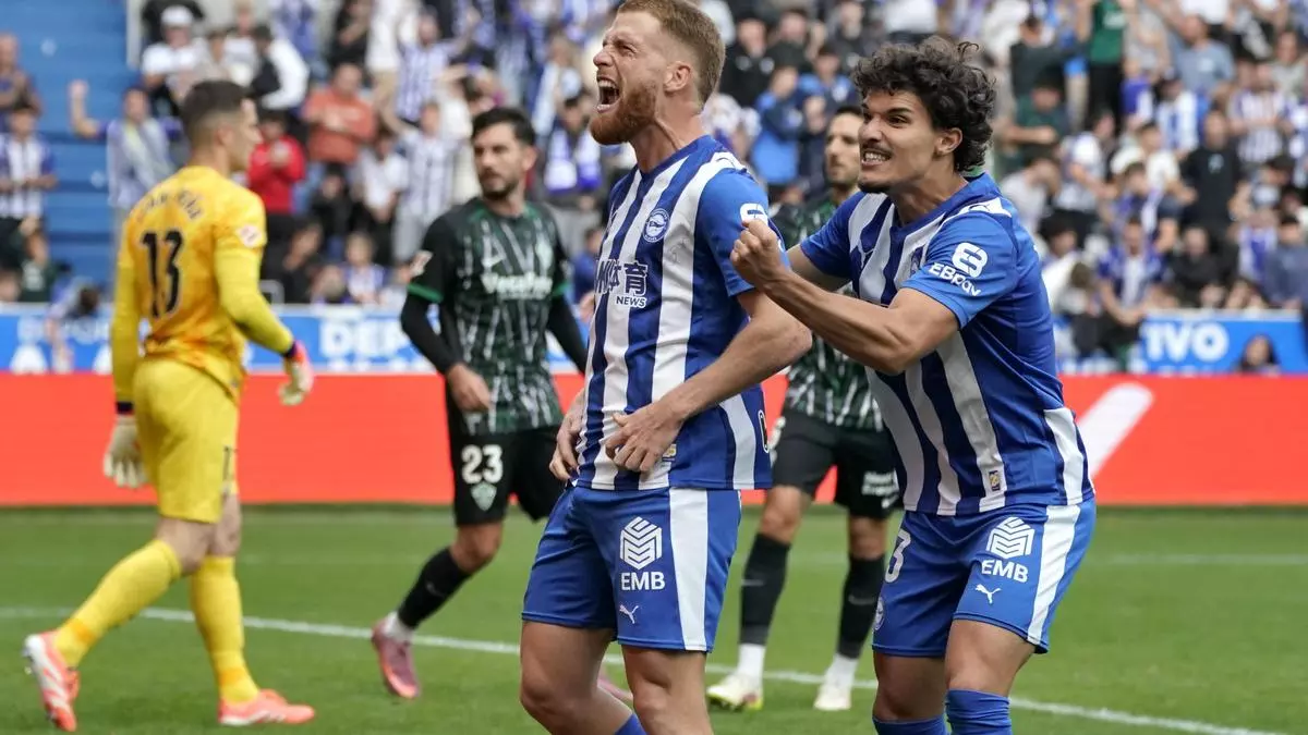 El Alavés humaniza al Elche, que pierde el invicto