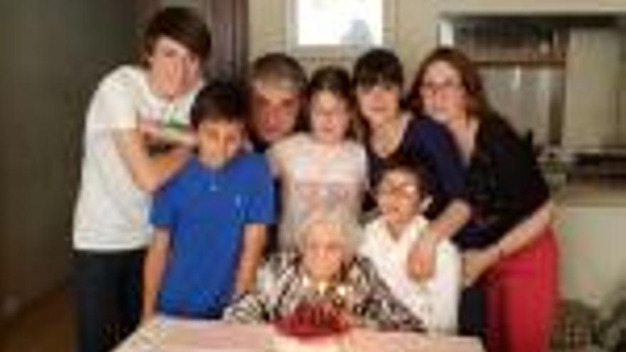 La gironina Antonia García celebra el seu 106è aniversari