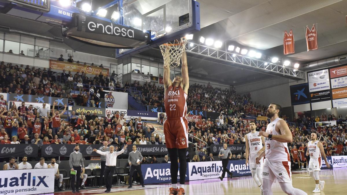 Vaulet esmaixa en presència de Gasol en el partit jugat al Congost el desembre