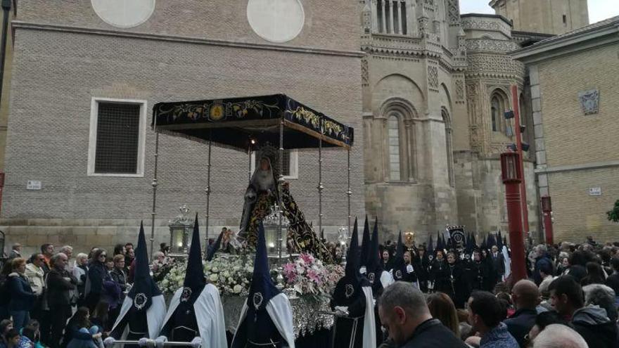 Zaragoza vive con pasión el Santo Entierro