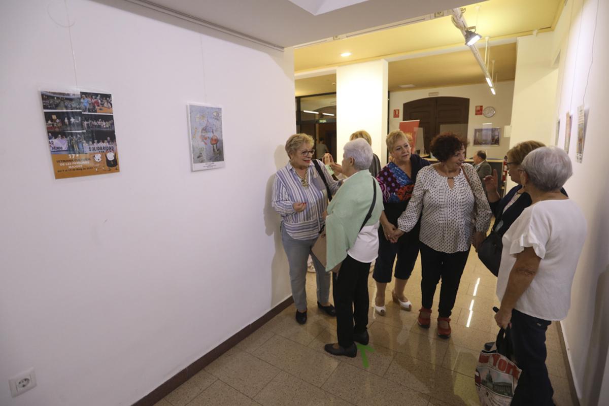 Ladies del Teatro repasan sus 25 años sobre los escenarios con una exposición en Sagunt.