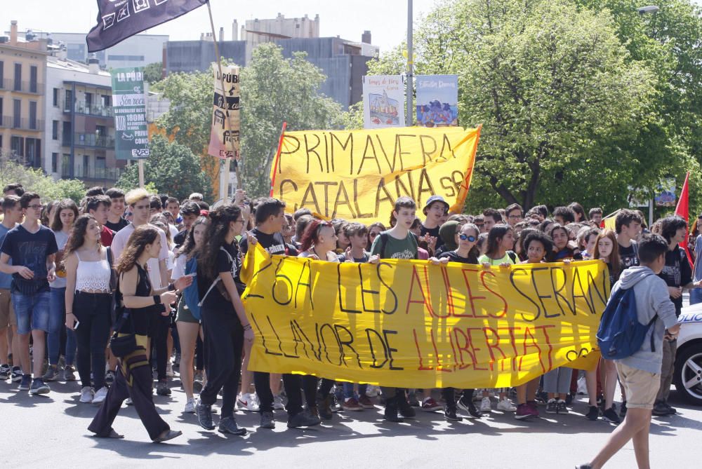 Manifestació d''estudiants universitaris a Girona