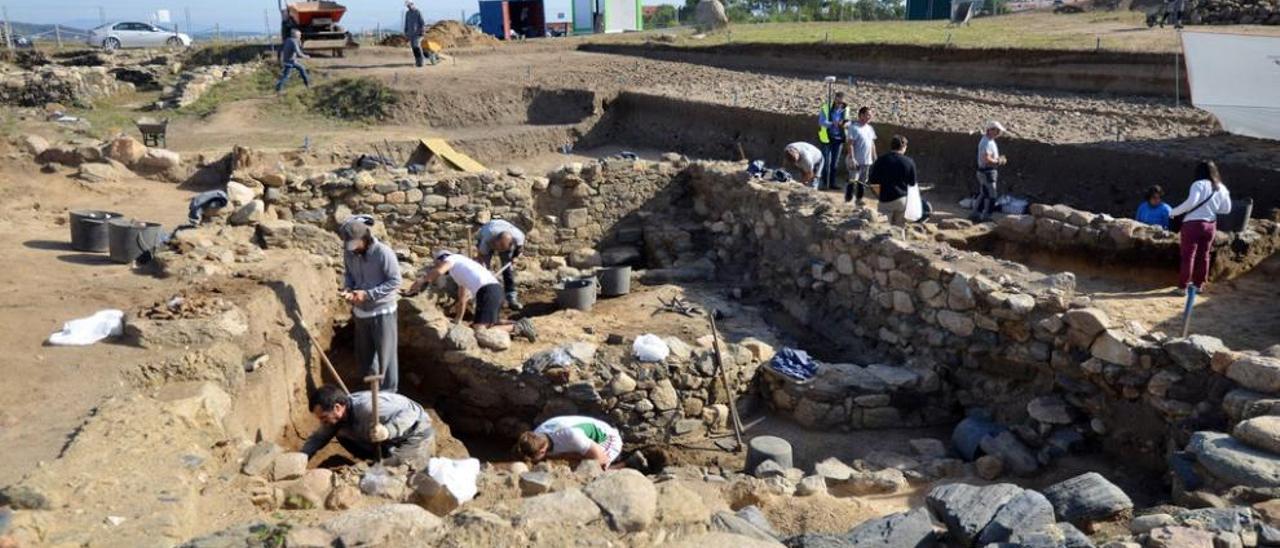 Imagen de las excavaciones realizadas el mes de septiembre en el castro de A Lanzada.// Gustavo Santos