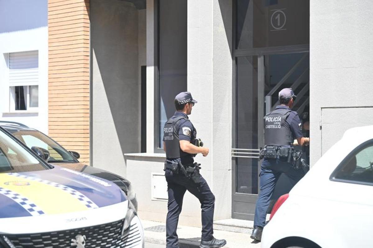 Los agentes acudieron al lugar a mediar con los okupas el viernes.