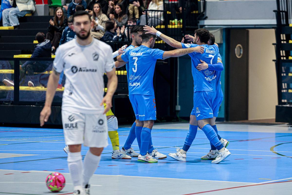 Los jugadores del Gasi celebran un gol en una imagen de archivo.