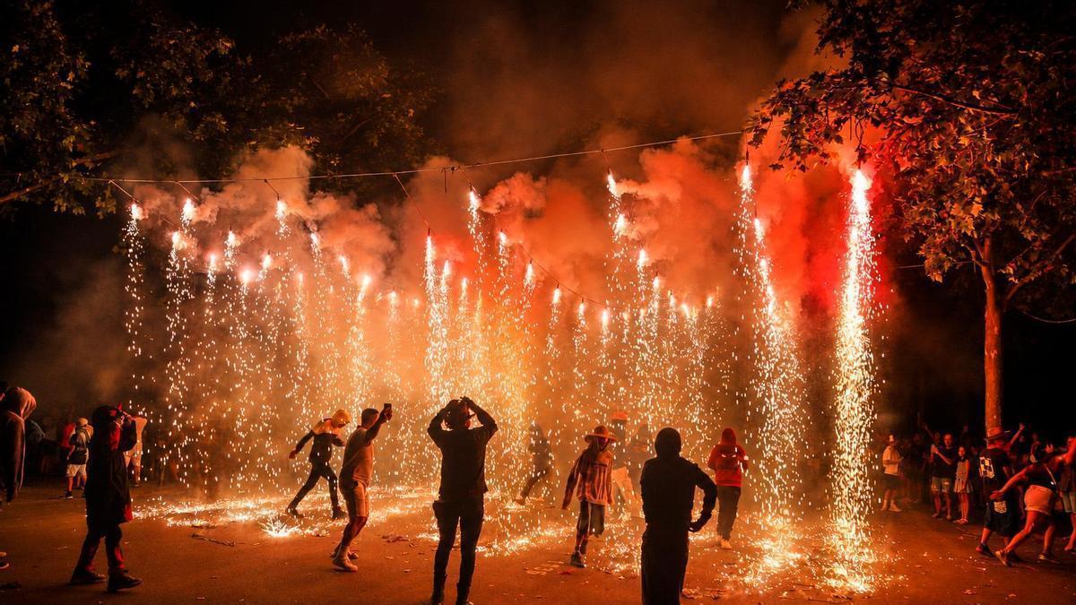 La Festa Major de Roses va deixar estampes per recordar com ara el Correfoc.