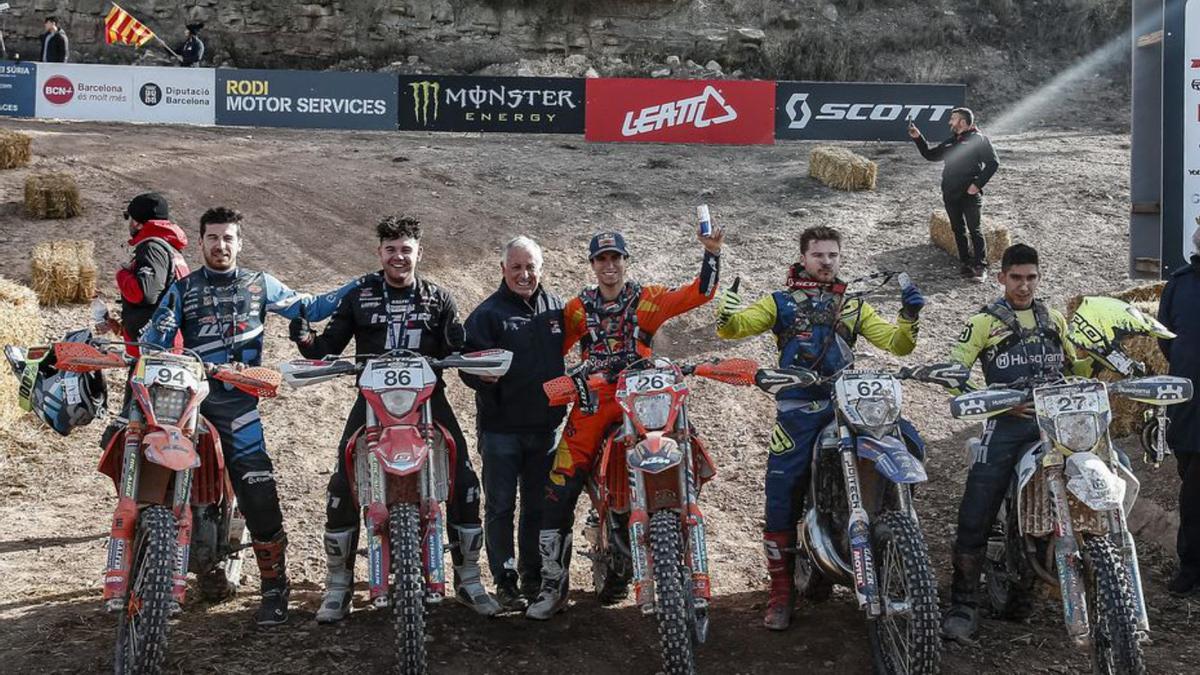 Els cinc primers de la Race of Champions posen amb Pep Vila | ENDUROC 2022