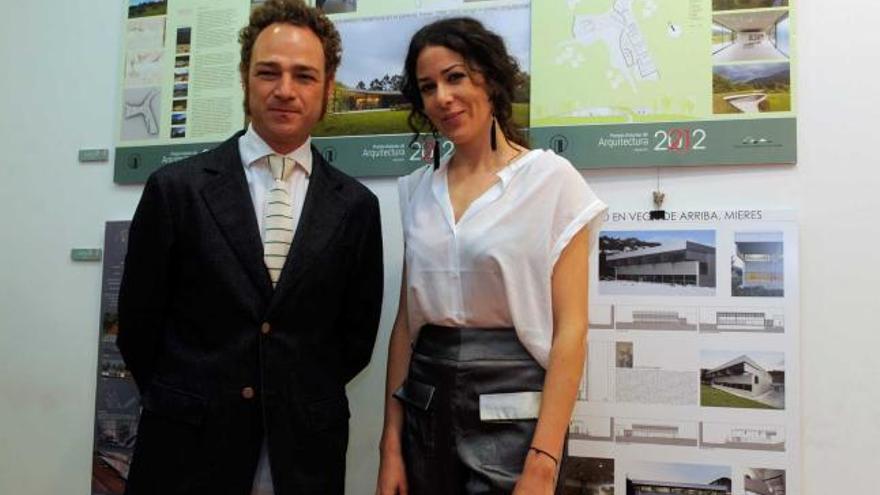 Víctor Longo y Esther Roldán, ayer, antes de recoger el Premio Asturias.