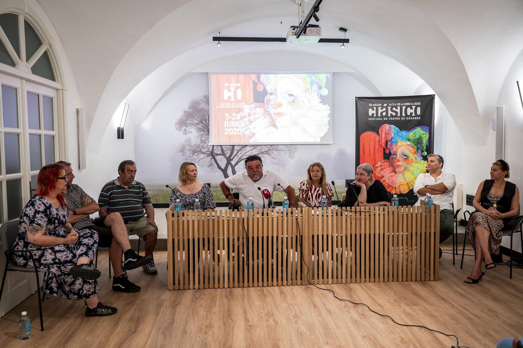 Karely ruiz toples A sus 23 años, Karely Ruiz se adueña de