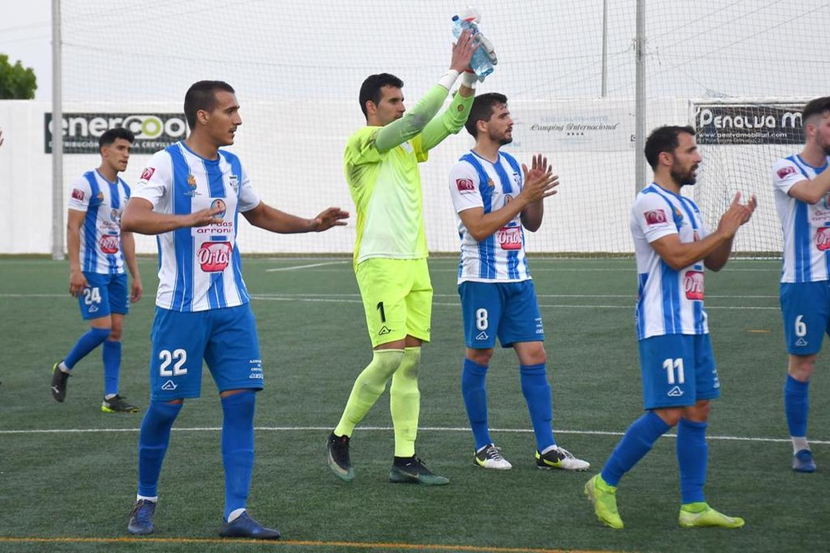 Saludo a la afición en el último encuentro en el Enrique Miralles