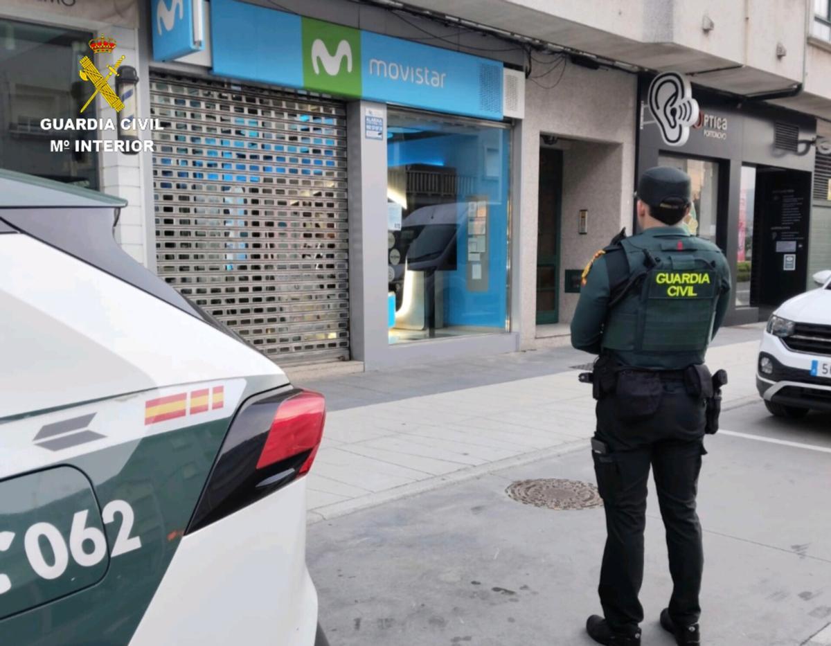 Caso de hurto continuado en una tienda de móviles en Sanxenxo.