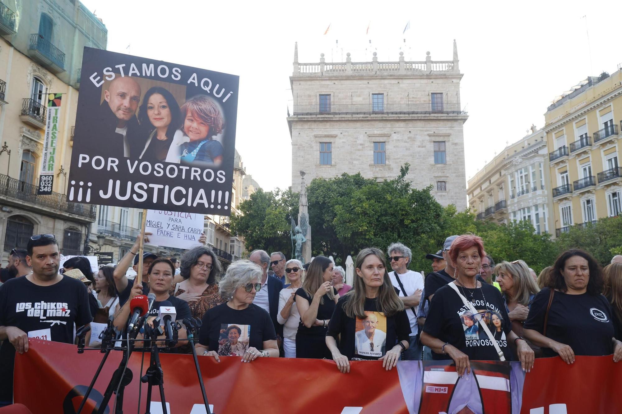 Familiares de las víctimas y afectados por la dana encabezan la manifestación del 29-M