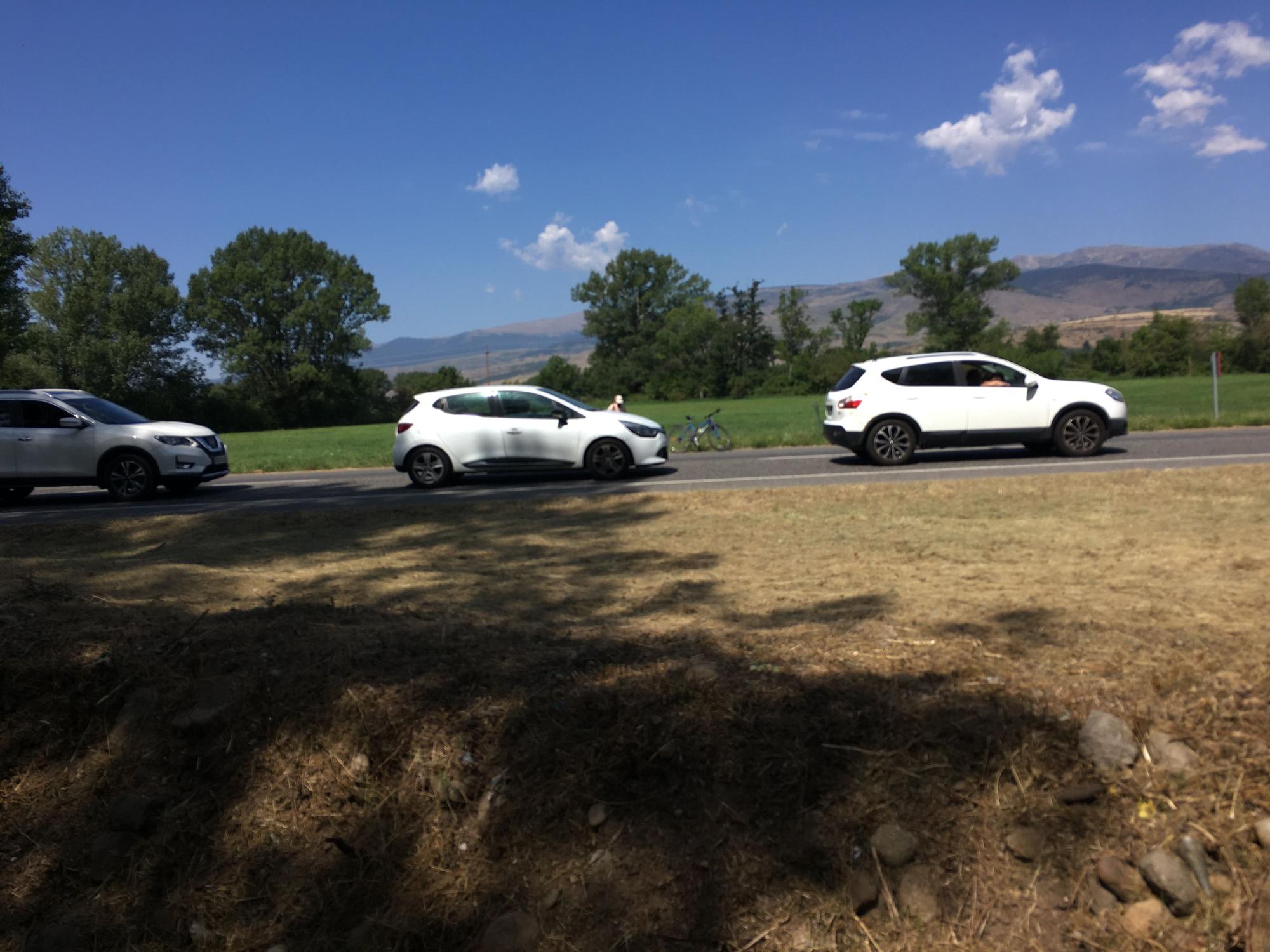 Les cues s'estableixen a la Cerdanya pel pont d'Agost