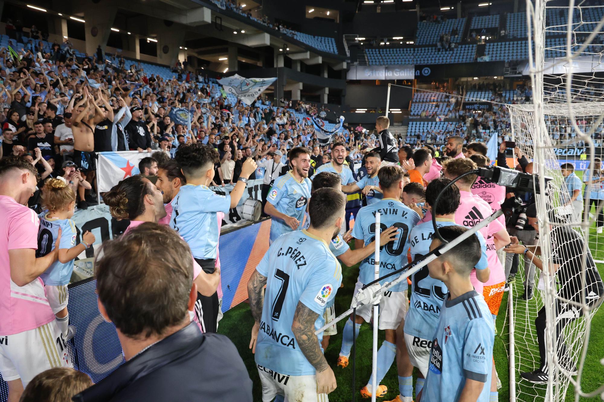 Lágrimas de felicidad en Balaídos: otro final de temporada agónico del Celta