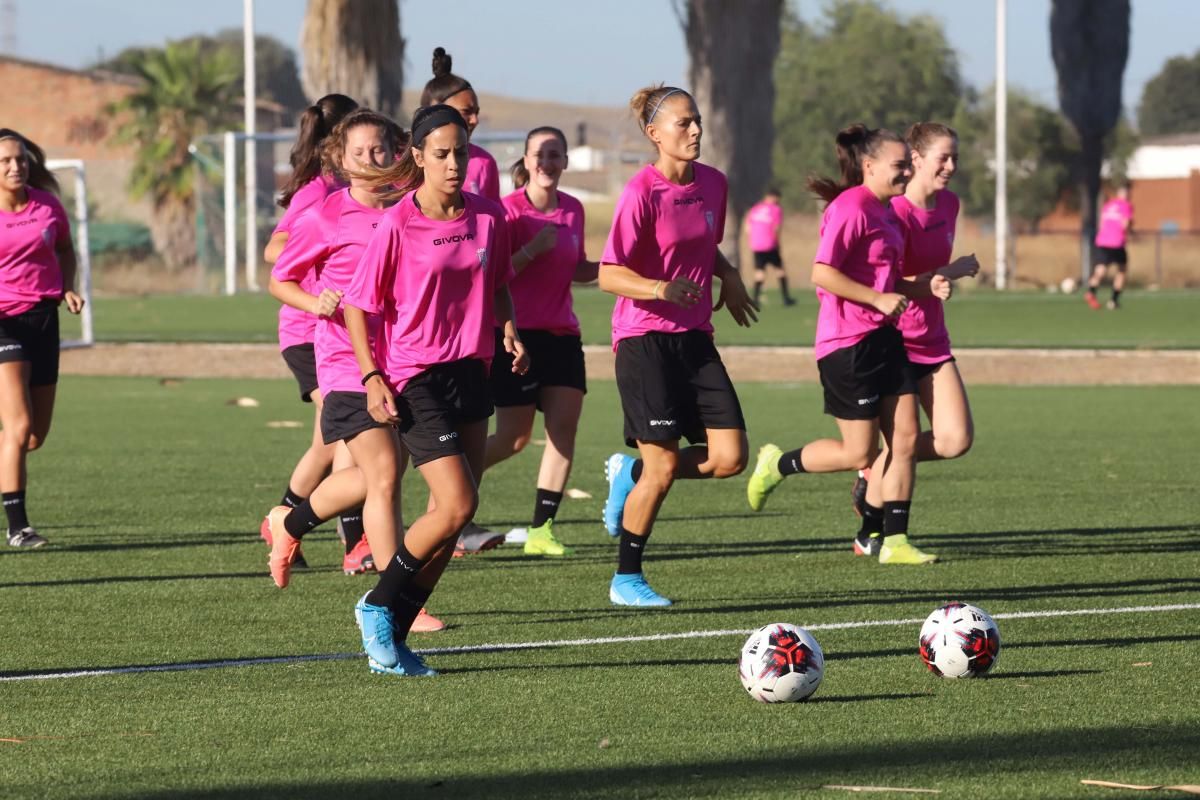 El Córdoba CF Femenino de Ariel Montenegro comienza a rodar