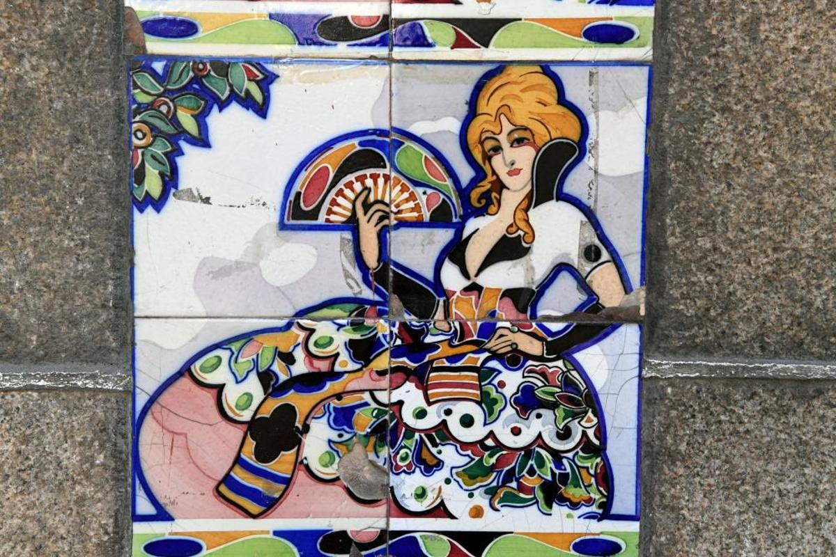 El azulejo, una rareza en la ciudad de cristal