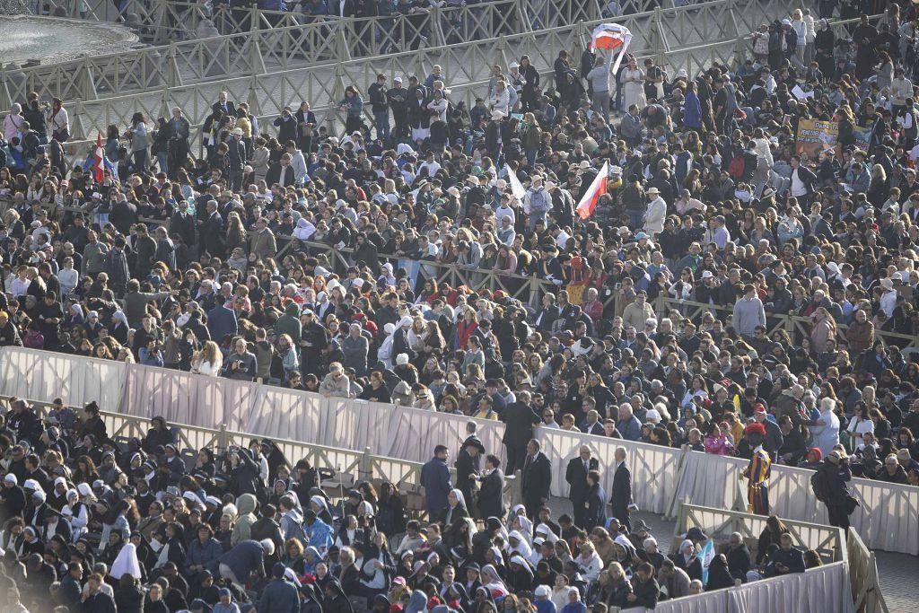 El funeral del papa Francisco en la Plaza de San Pedro del Vaticano, en imágenes