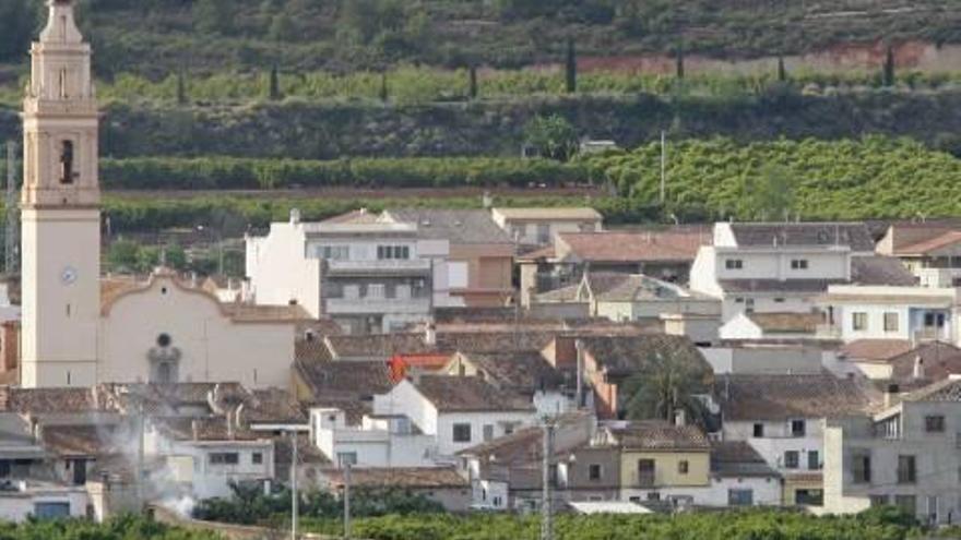 Roban por tirón a una anciana que acababa de sacar dinero de un banco de Algímia