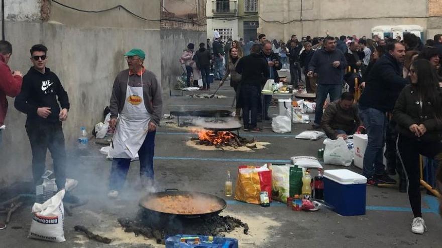 Paellas, &#039;gegants&#039; y &#039;cabuts&#039;, por Sant Blai en Burriana