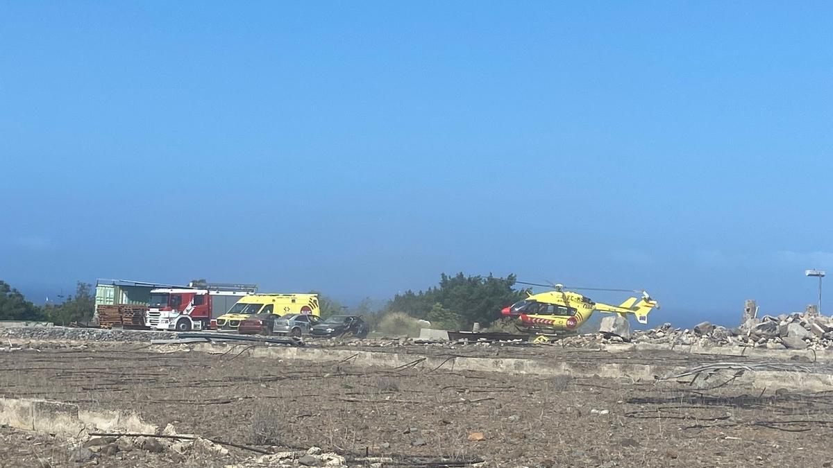 Dispositivo de emergencia para atender a la mujer herida en el accidente de quad en Tenerife.