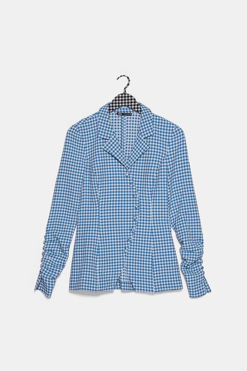 Camisa de cuadros vichy en azul y blanco. (Precio: 25, 95 euros)