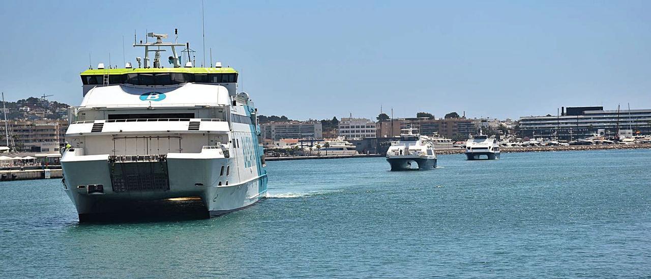 Tres barcos de línea regular con Formentera entran en el puerto de Eivissa. | CÉSAR NAVARRO