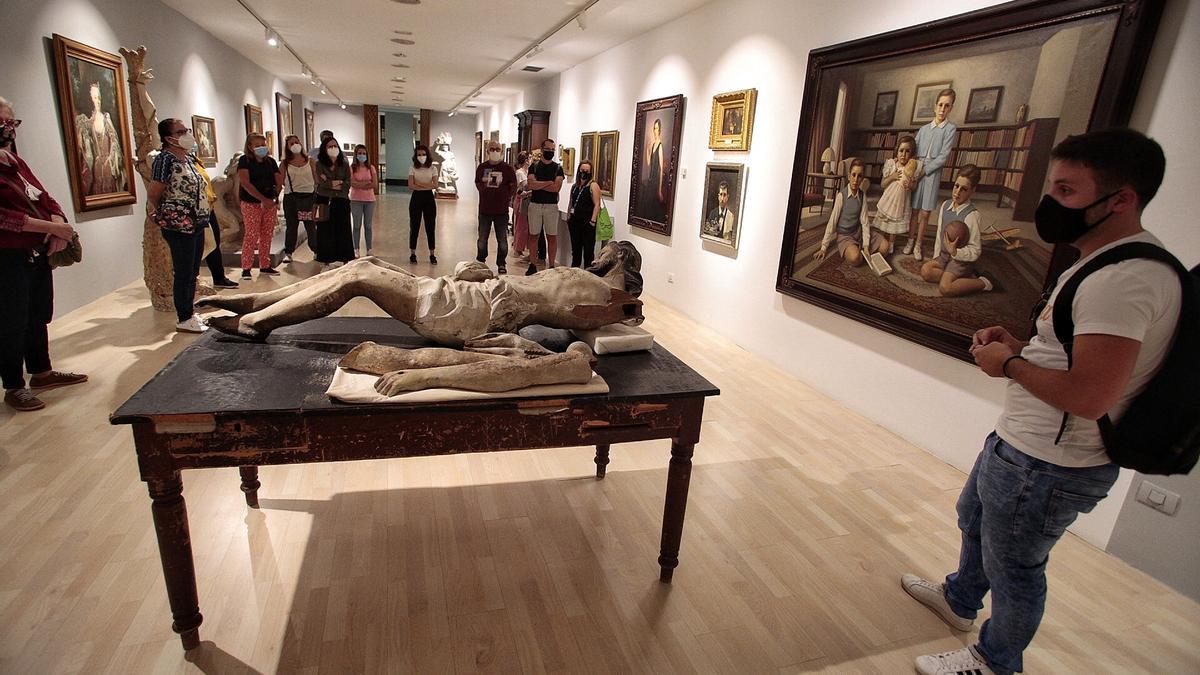 Visita al Museo de Bellas Artes, junto a la plaza del Príncipe.