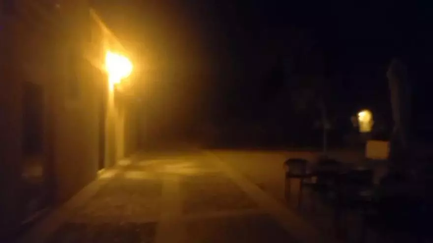 Tabarca, a les fosques a la nit: els veïns lamenten la falta d’il·luminació