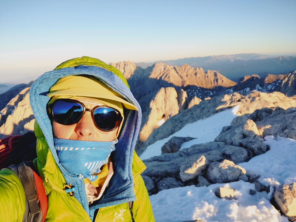 JoaquóinnÁlvarez en la cumbre del Picu tras la solitaria Pidal-Cainejo.