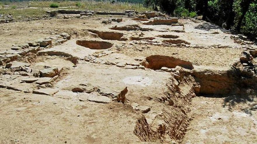 Excavacions arqueològiques al jaciment de Castellvell, a Olius